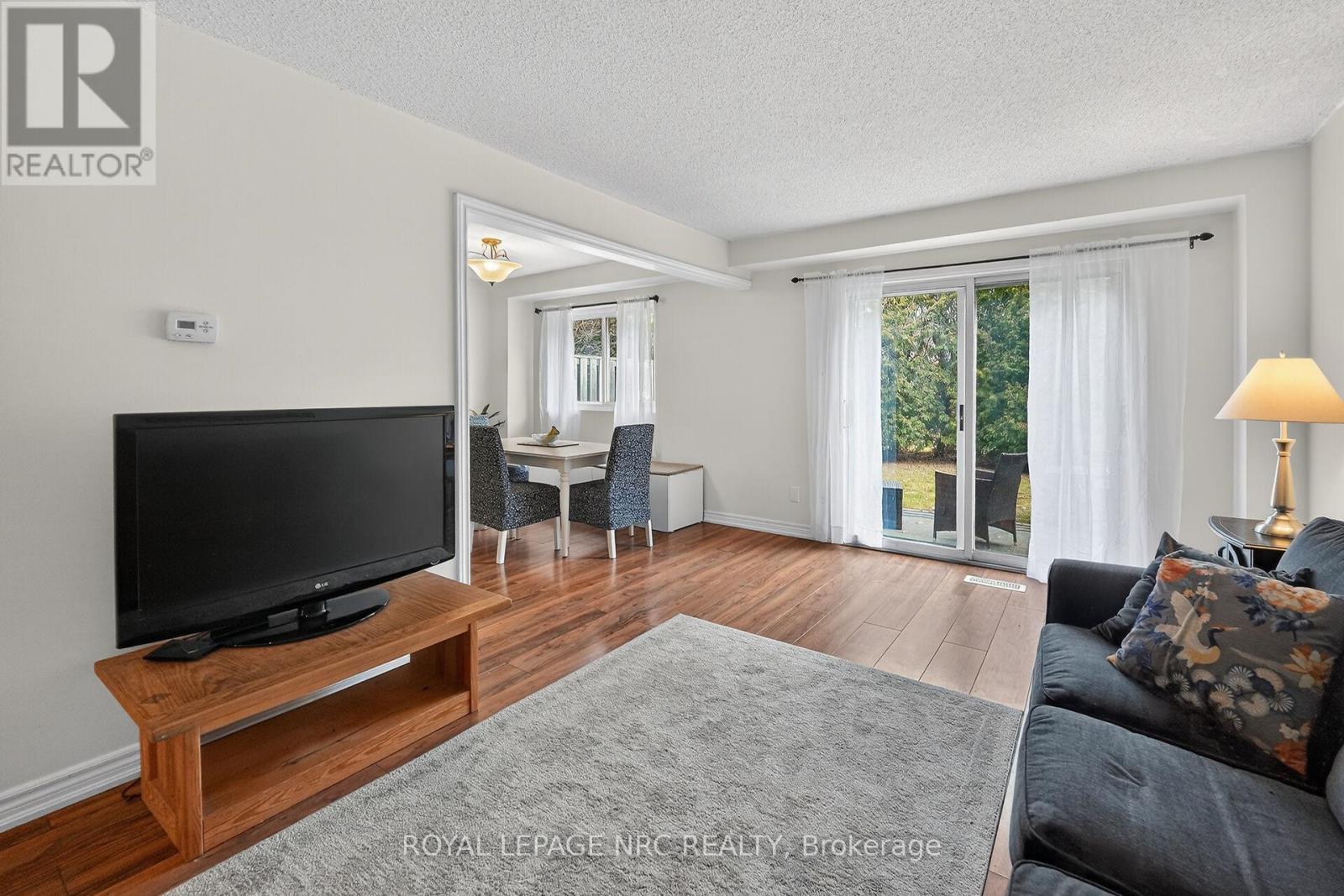 4 - 453 Woodview Road, Burlington, Ontario  L7N 2Z9 - Photo 10 - W12926664