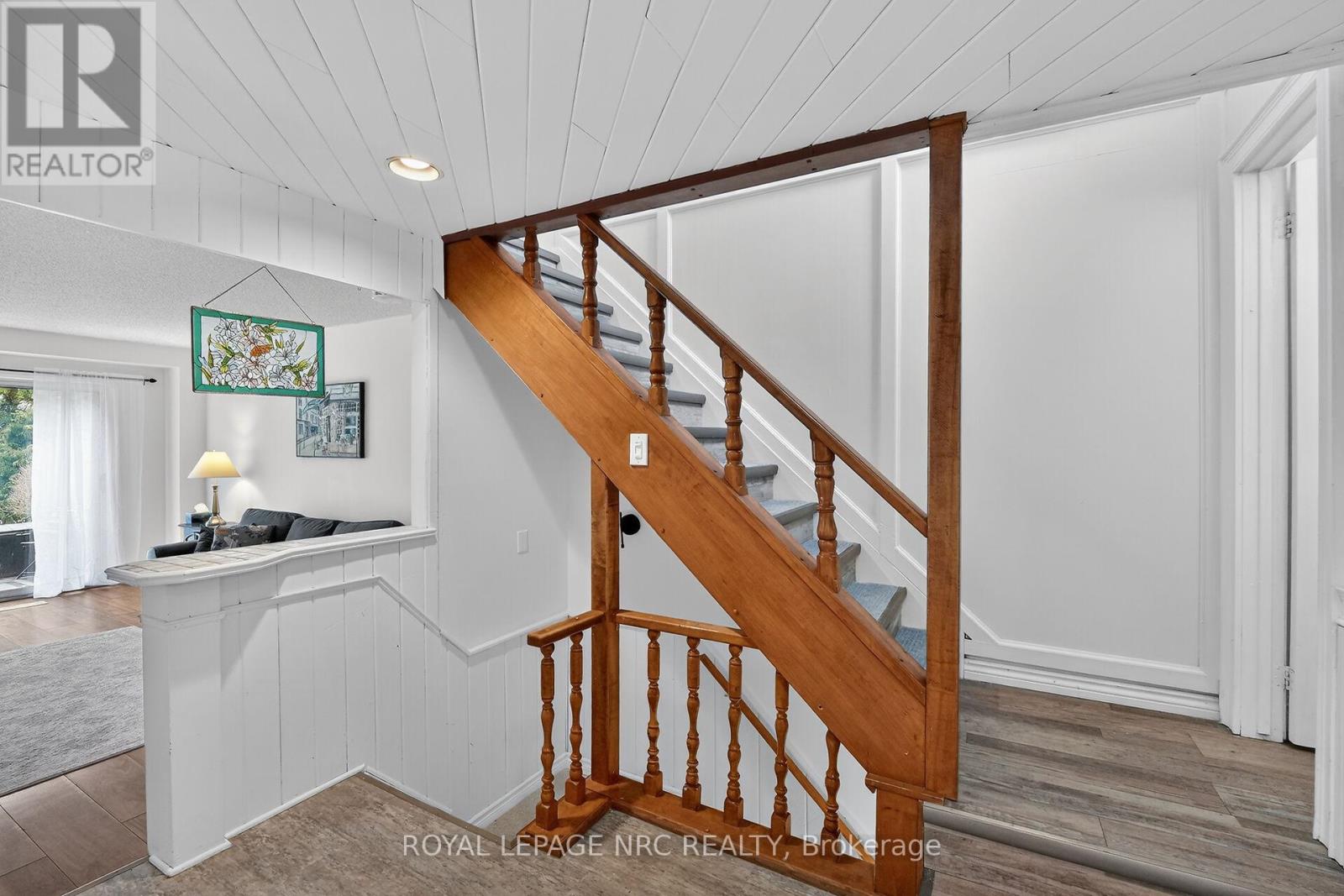 4 - 453 Woodview Road, Burlington, Ontario  L7N 2Z9 - Photo 12 - W12926664