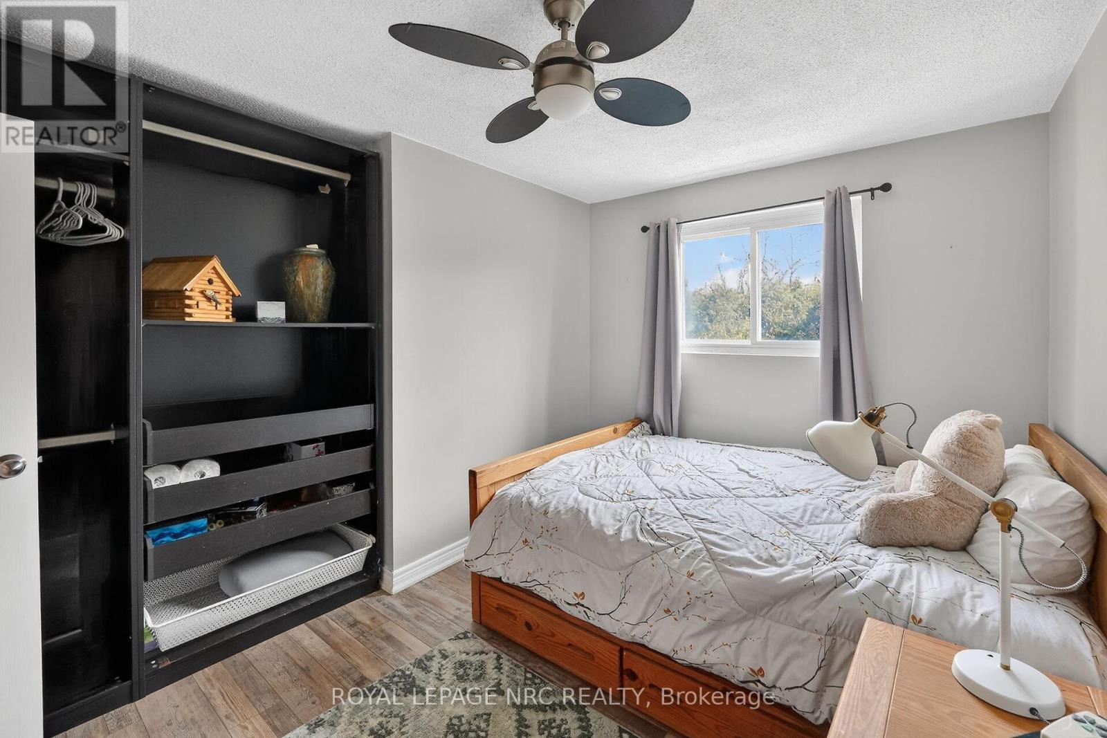 4 - 453 Woodview Road, Burlington, Ontario  L7N 2Z9 - Photo 18 - W12926664