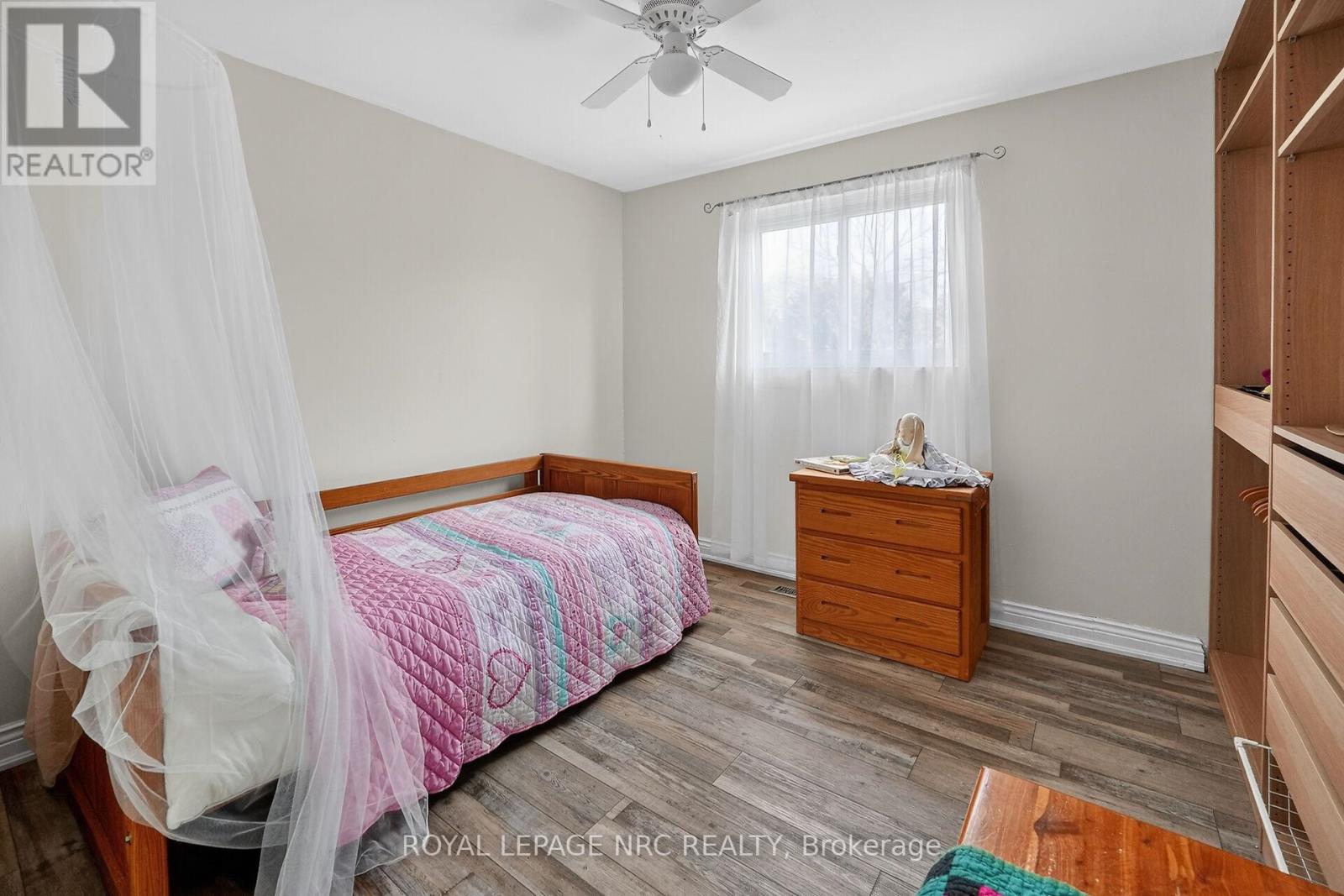4 - 453 Woodview Road, Burlington, Ontario  L7N 2Z9 - Photo 19 - W12926664