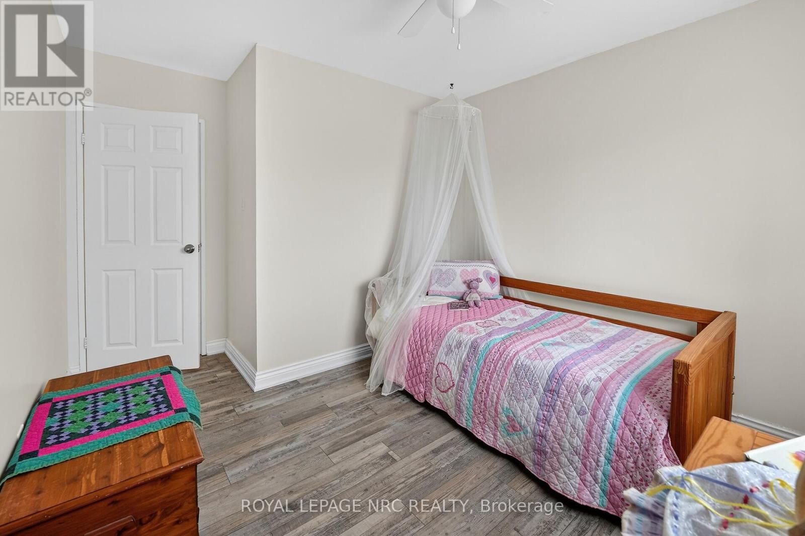 4 - 453 Woodview Road, Burlington, Ontario  L7N 2Z9 - Photo 20 - W12926664