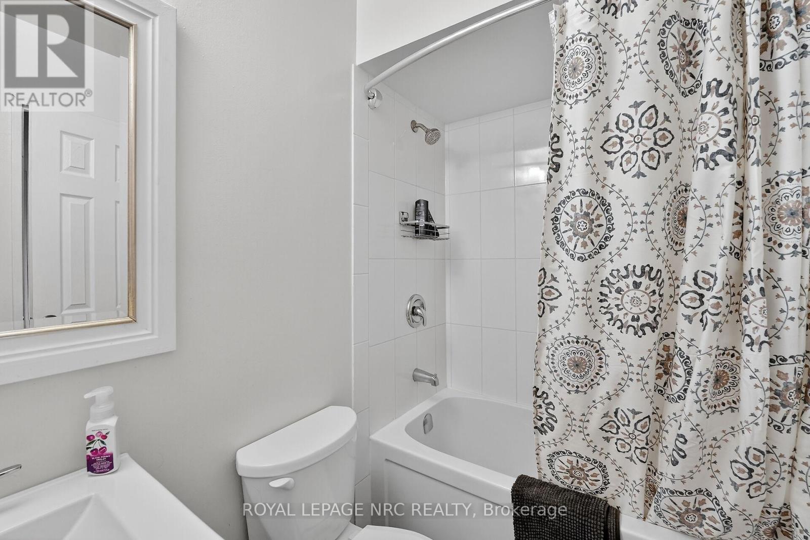 4 - 453 Woodview Road, Burlington, Ontario  L7N 2Z9 - Photo 23 - W12926664