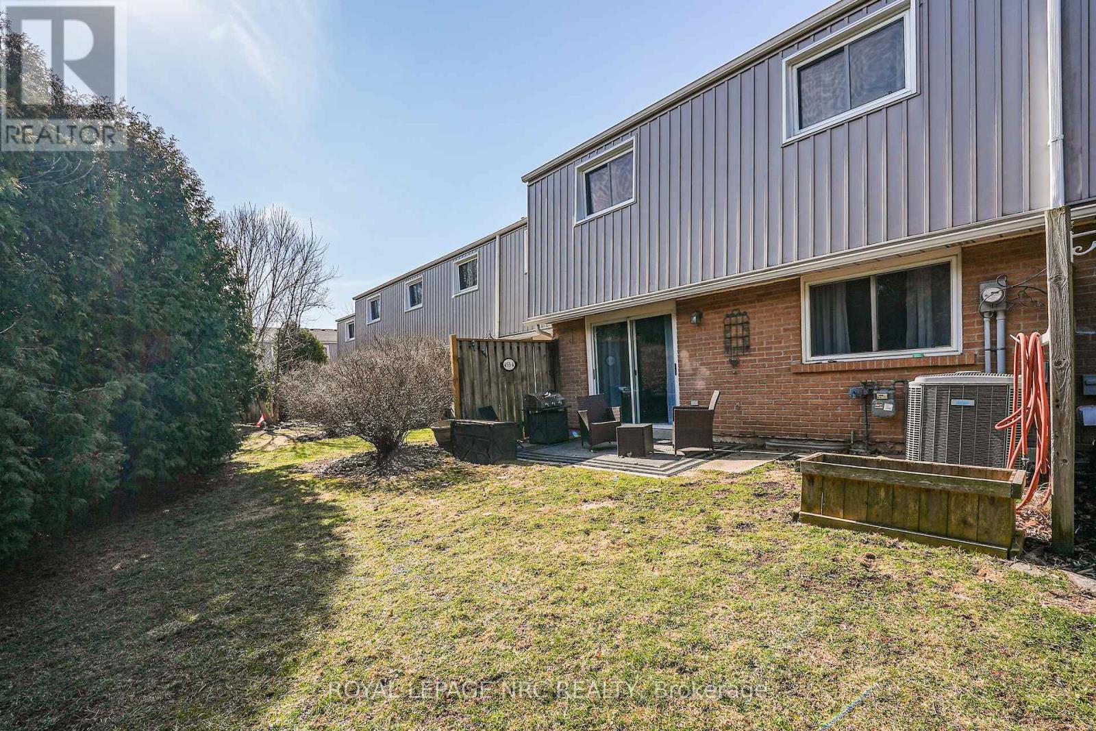 4 - 453 Woodview Road, Burlington, Ontario  L7N 2Z9 - Photo 30 - W12926664
