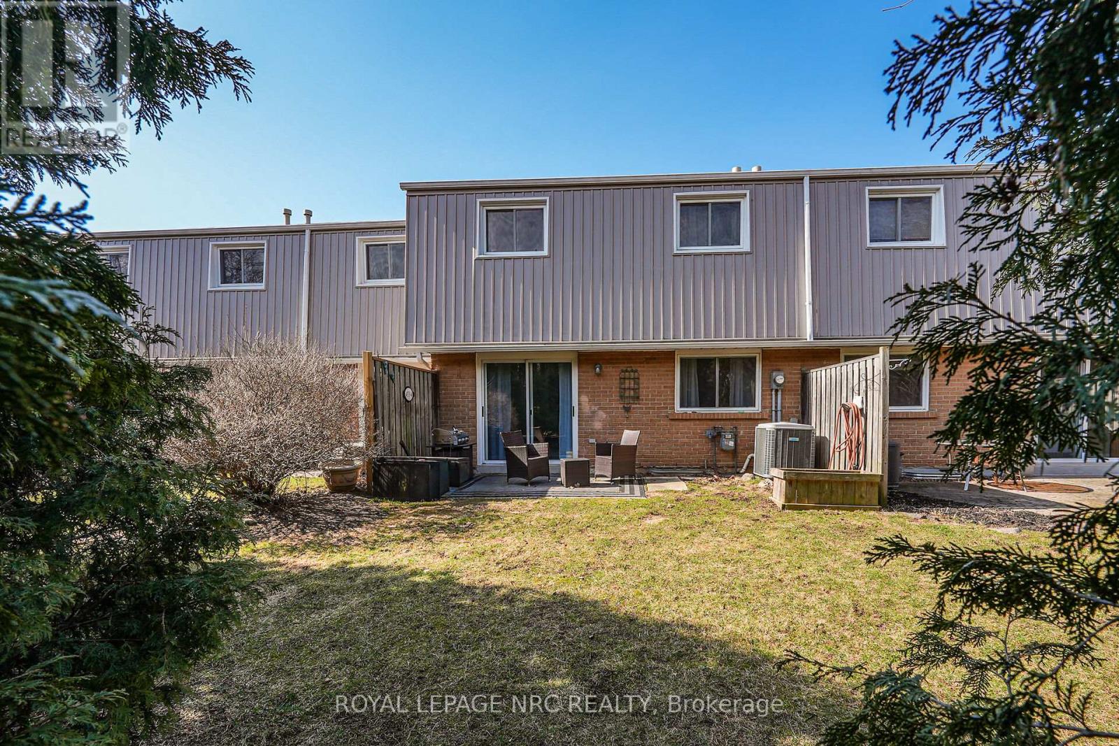 4 - 453 Woodview Road, Burlington, Ontario  L7N 2Z9 - Photo 31 - W12926664