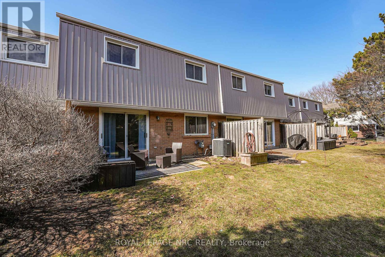 4 - 453 Woodview Road, Burlington, Ontario  L7N 2Z9 - Photo 32 - W12926664