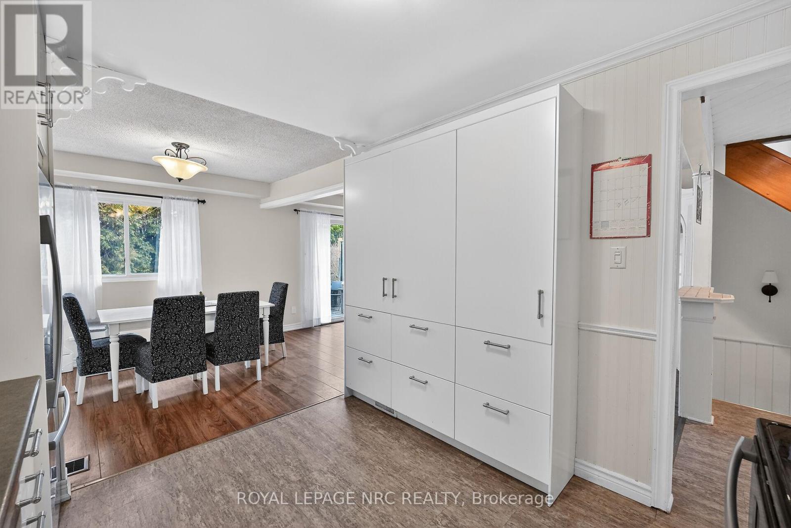 4 - 453 Woodview Road, Burlington, Ontario  L7N 2Z9 - Photo 5 - W12926664