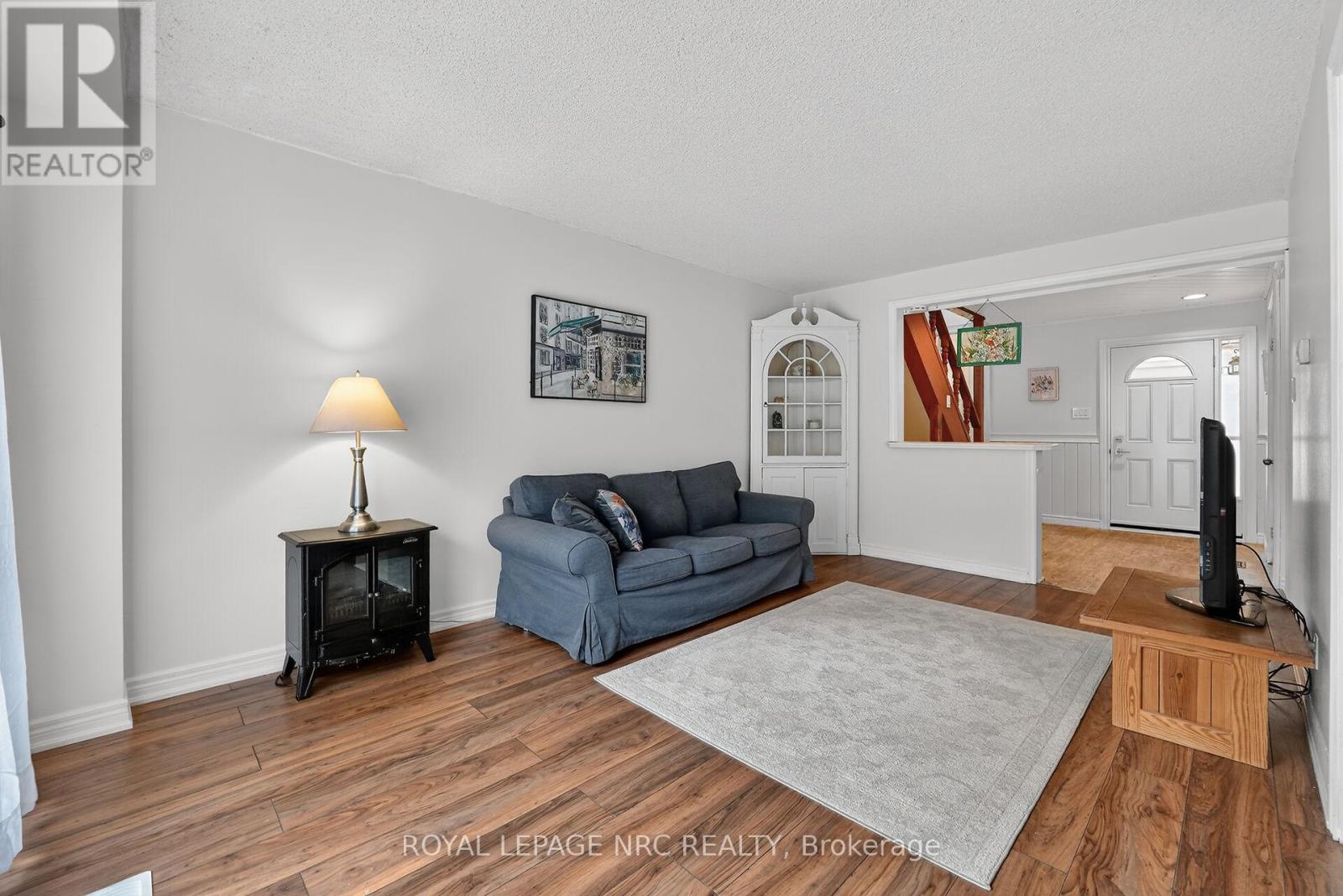 4 - 453 Woodview Road, Burlington, Ontario  L7N 2Z9 - Photo 8 - W12926664