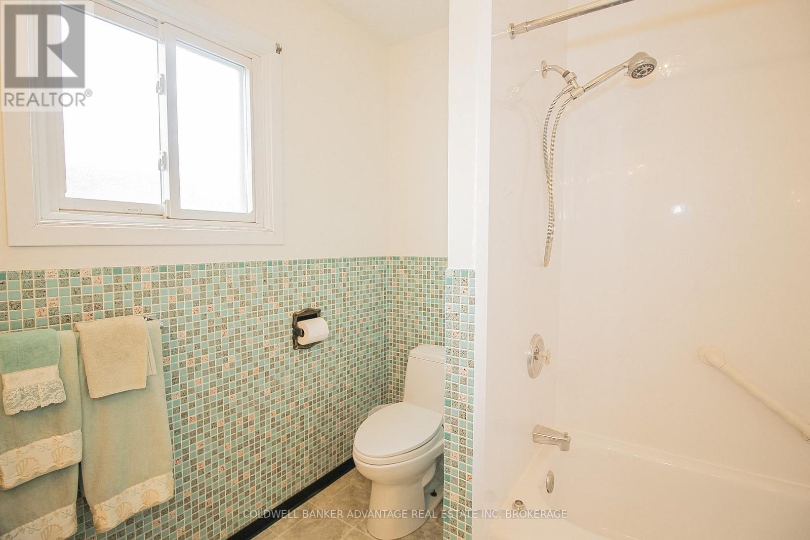 377 Silverthorn Crescent, Welland, Ontario  L3B 5N4 - Photo 24 - X12926774
