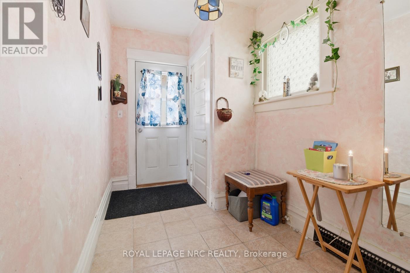 4634 Armoury Street, Niagara Falls, Ontario  L2E 1S6 - Photo 2 - X12927436