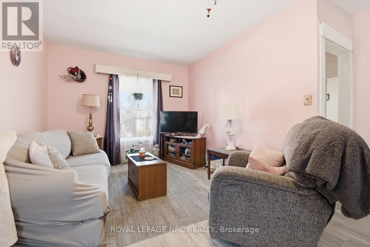 4634 Armoury Street, Niagara Falls, Ontario  L2E 1S6 - Photo 3 - X12927436