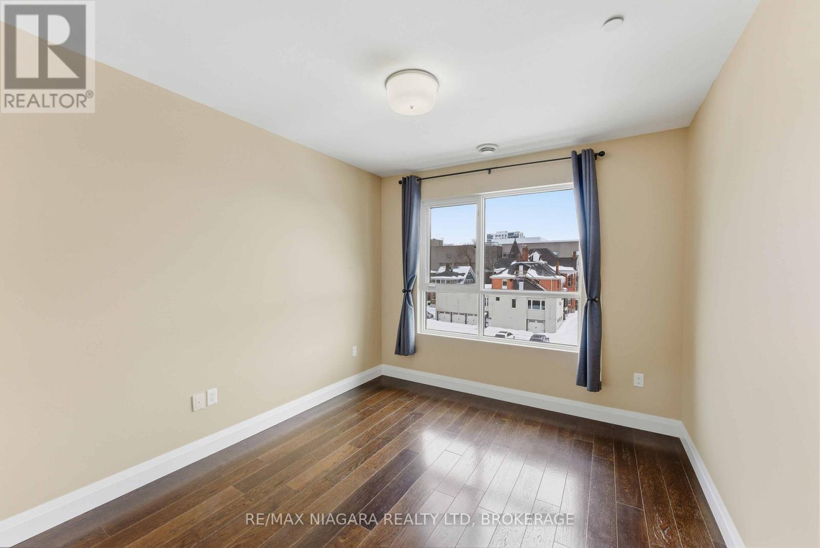 404 - 26 Wellington Street, St. Catharines, Ontario  L2R 5P8 - Photo 16 - X12929028