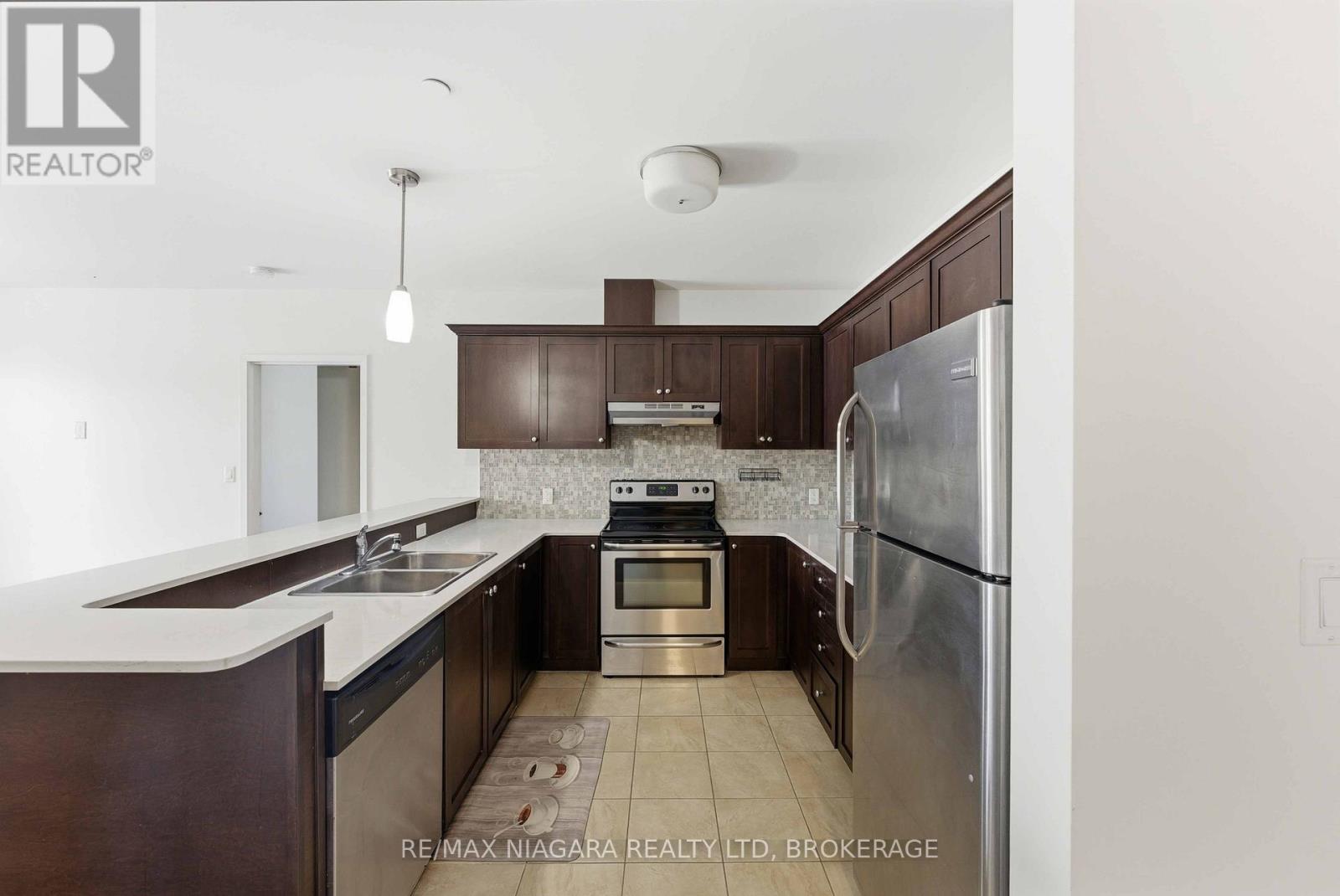 404 - 26 Wellington Street, St. Catharines, Ontario  L2R 5P8 - Photo 6 - X12929028