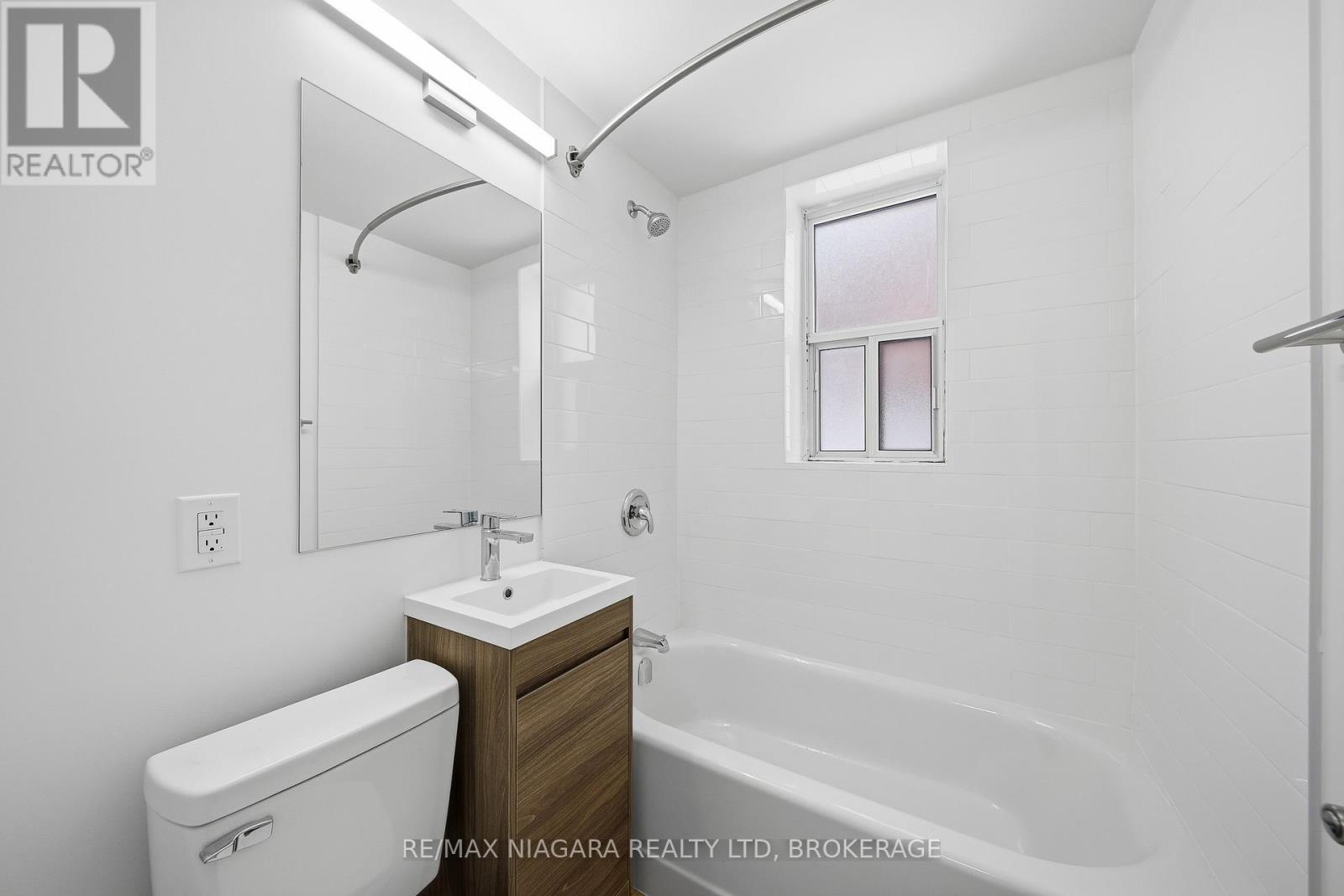 Unit B - 993 O'connor Drive, Toronto, Ontario  M4B 2T1 - Photo 10 - E12929188