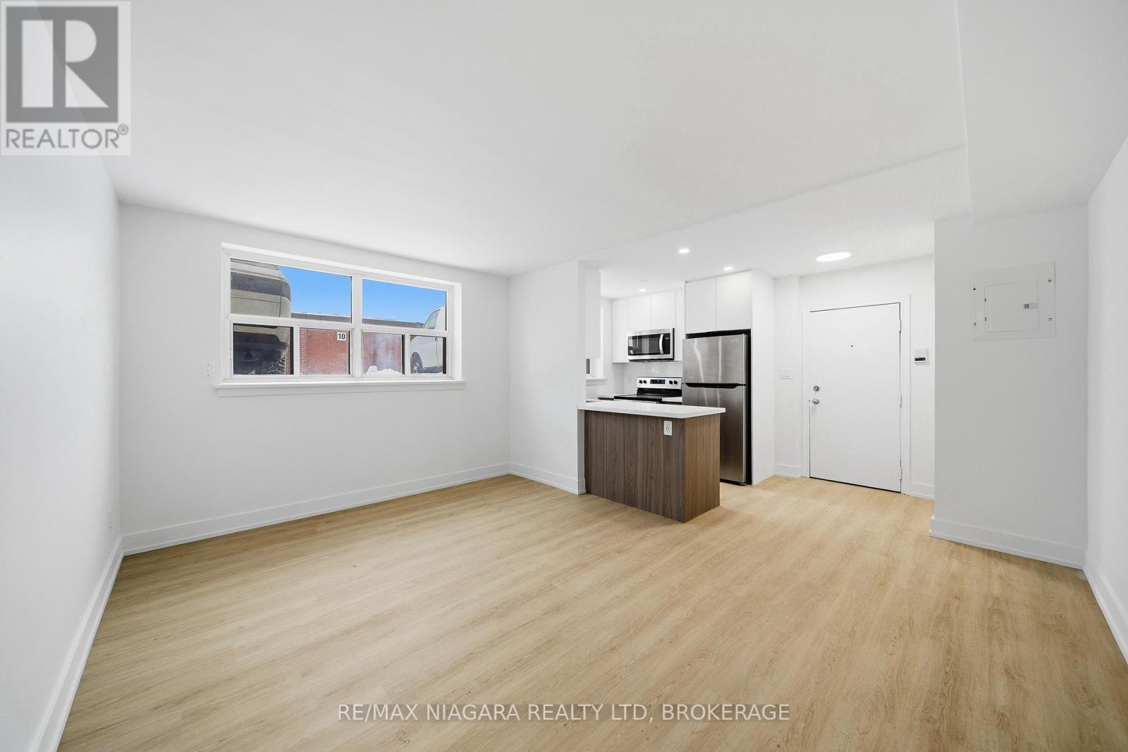 Unit B - 993 O'connor Drive, Toronto, Ontario  M4B 2T1 - Photo 3 - E12929188