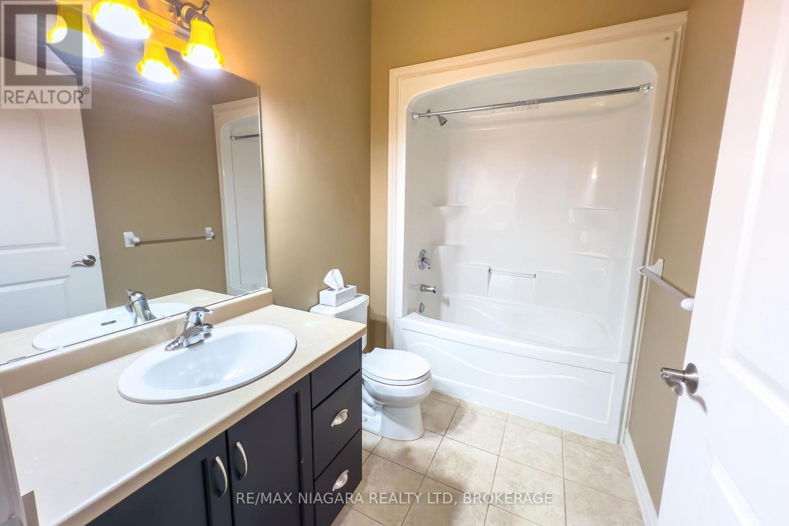 306 - 2799 St. Paul Avenue, Niagara Falls, Ontario  L2J 2L3 - Photo 11 - X12929130