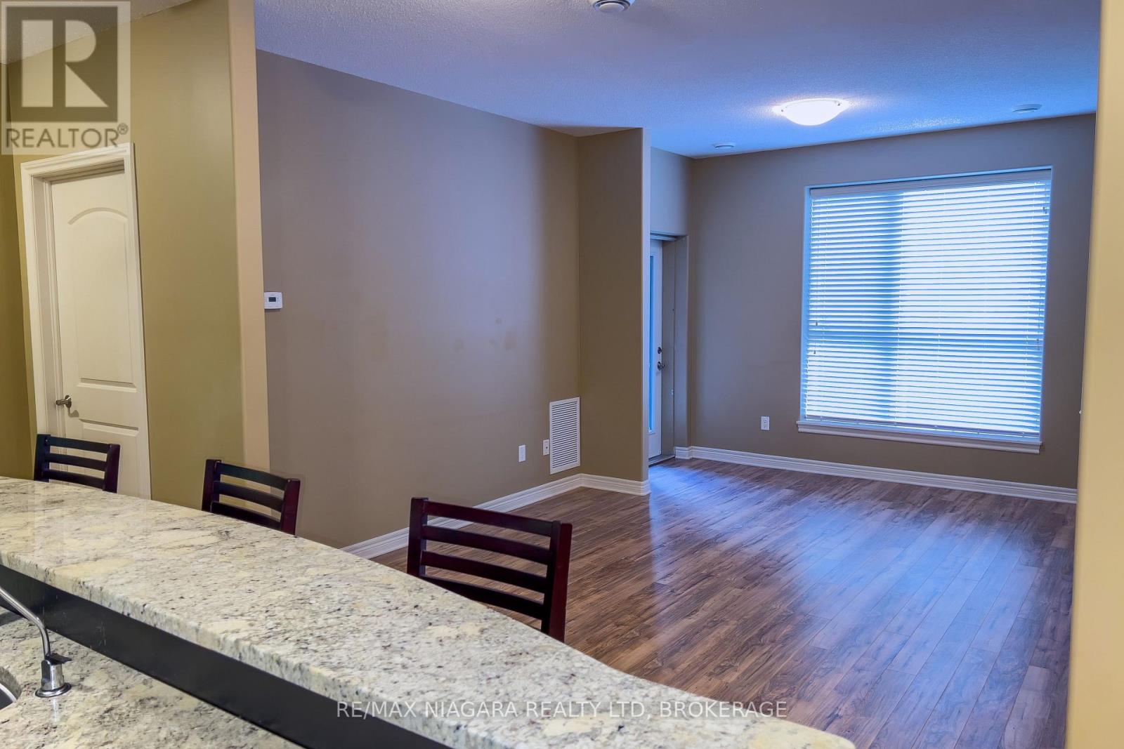 306 - 2799 St. Paul Avenue, Niagara Falls, Ontario  L2J 2L3 - Photo 7 - X12929130