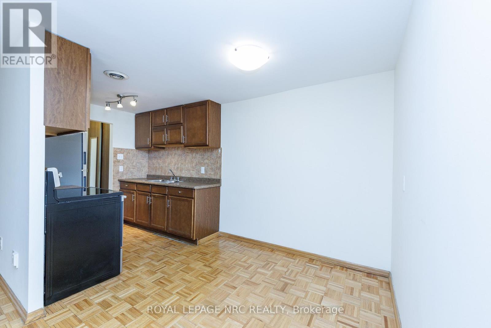 209 - 264 Grantham Avenue, St. Catharines, Ontario  L2M 5B5 - Photo 9 - X12929234