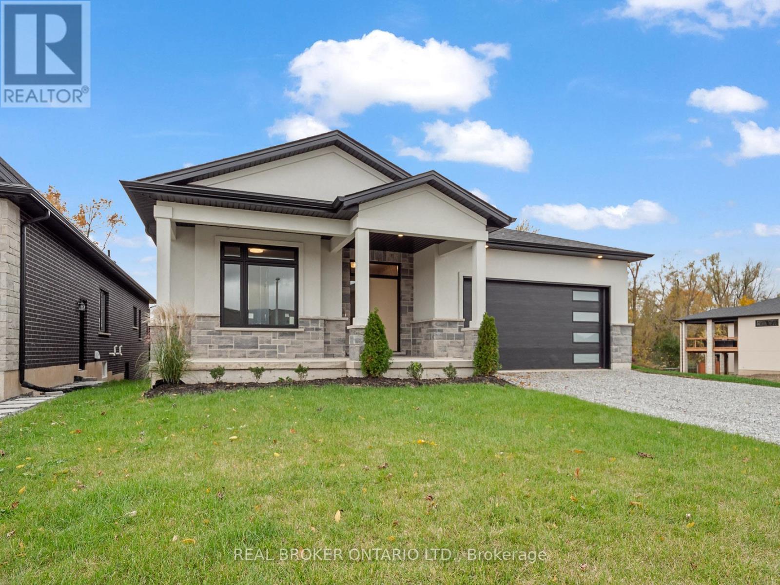 149 Willowbrook Drive, Welland, Ontario  L3C 0G2 - Photo 2 - X12930870