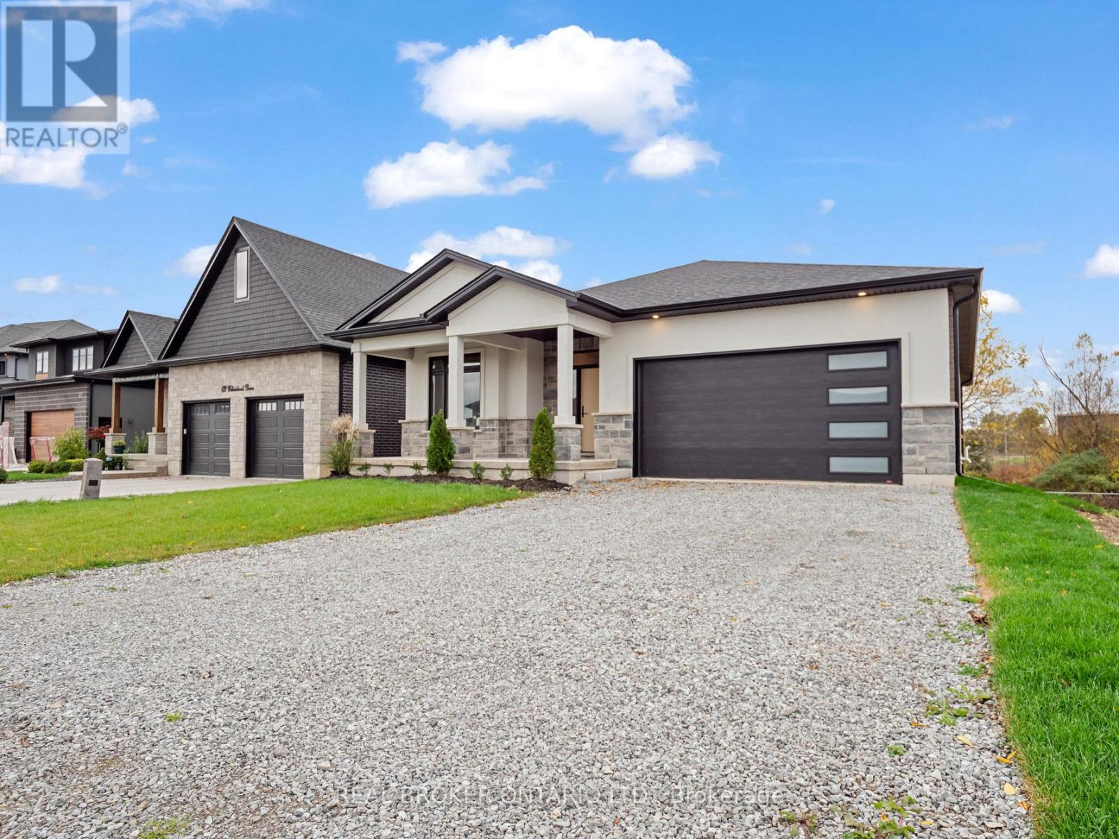 149 Willowbrook Drive, Welland, Ontario  L3C 0G2 - Photo 3 - X12930870