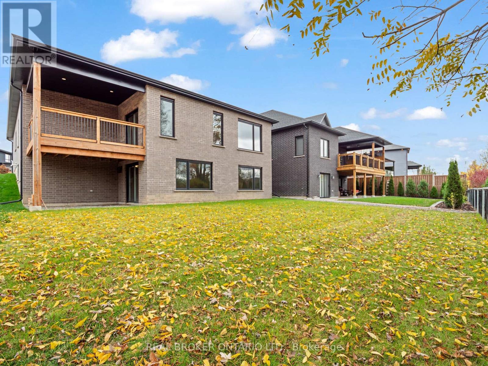 149 Willowbrook Drive, Welland, Ontario  L3C 0G2 - Photo 34 - X12930870