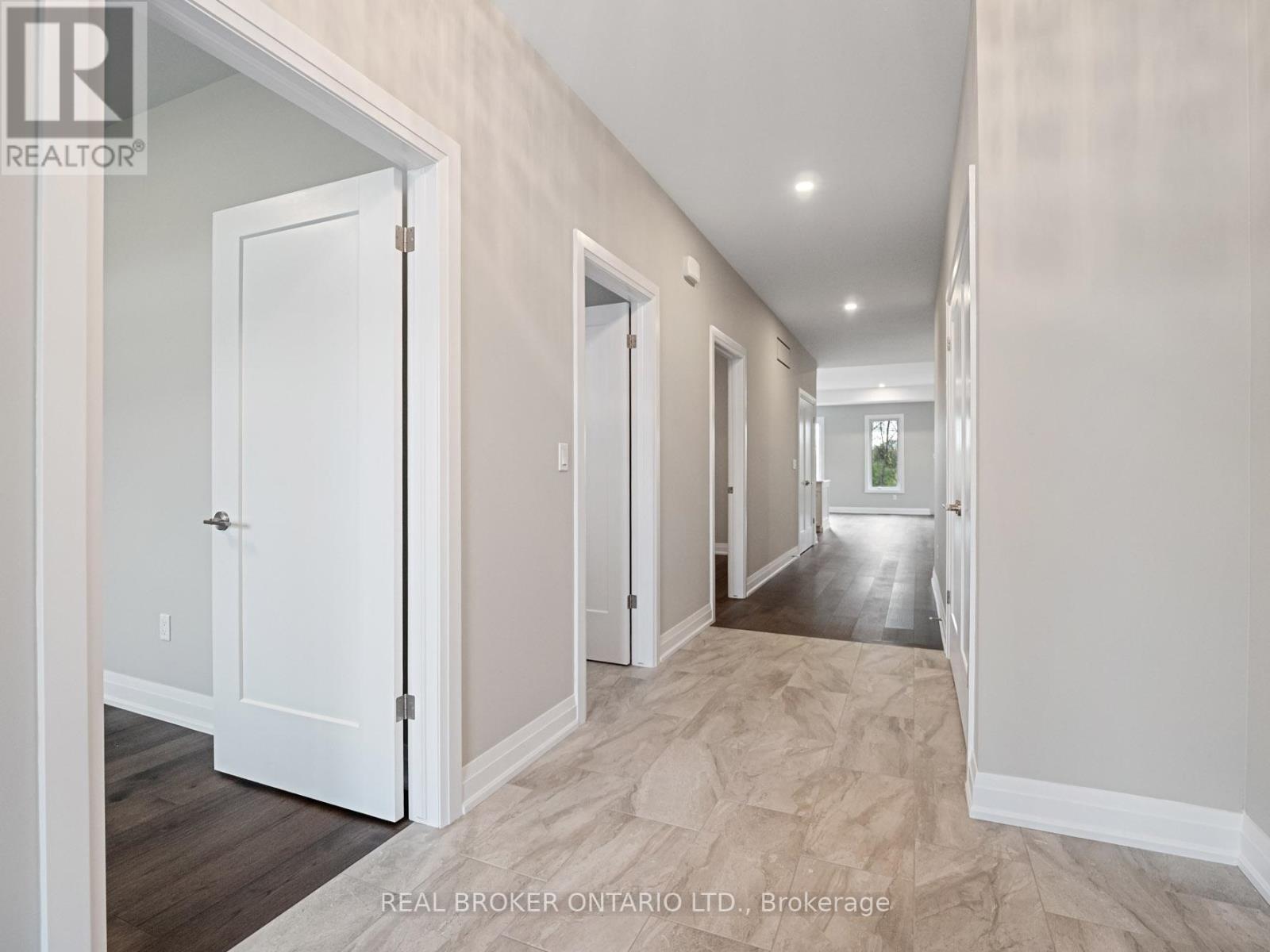 149 Willowbrook Drive, Welland, Ontario  L3C 0G2 - Photo 5 - X12930870