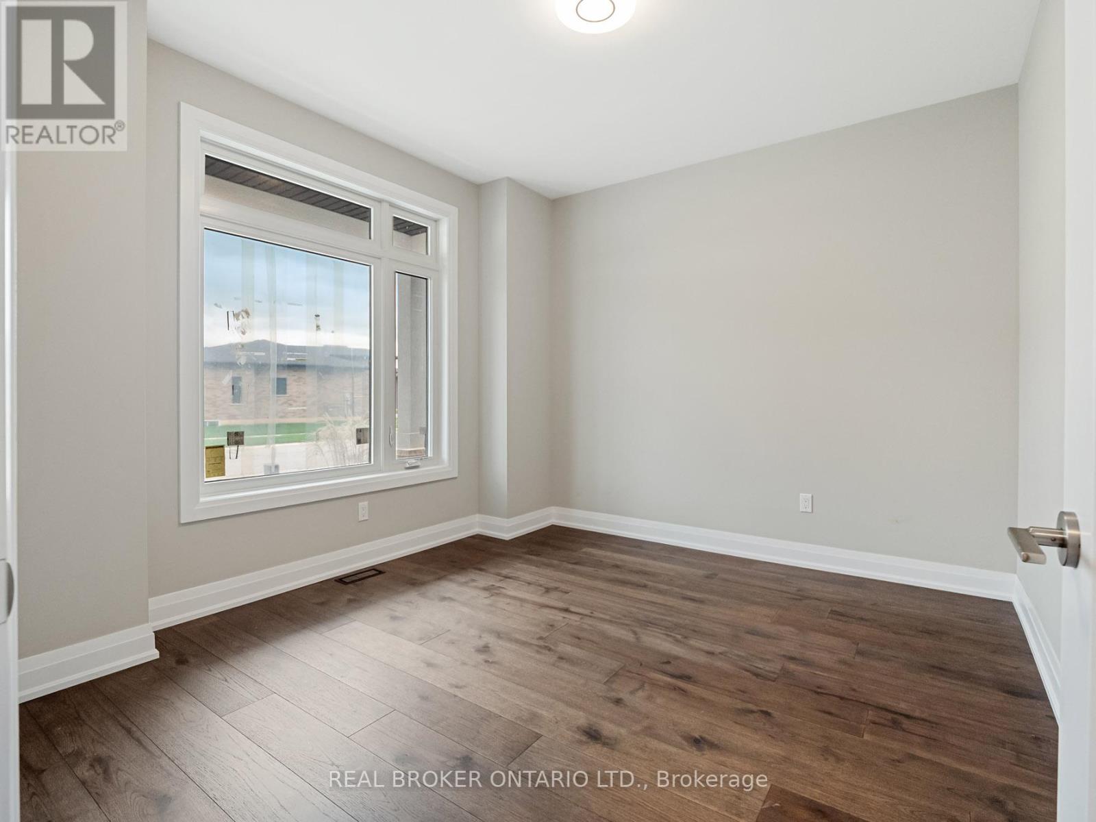 149 Willowbrook Drive, Welland, Ontario  L3C 0G2 - Photo 6 - X12930870