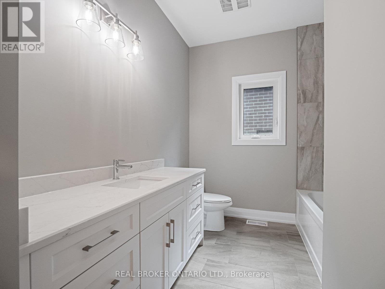 149 Willowbrook Drive, Welland, Ontario  L3C 0G2 - Photo 7 - X12930870