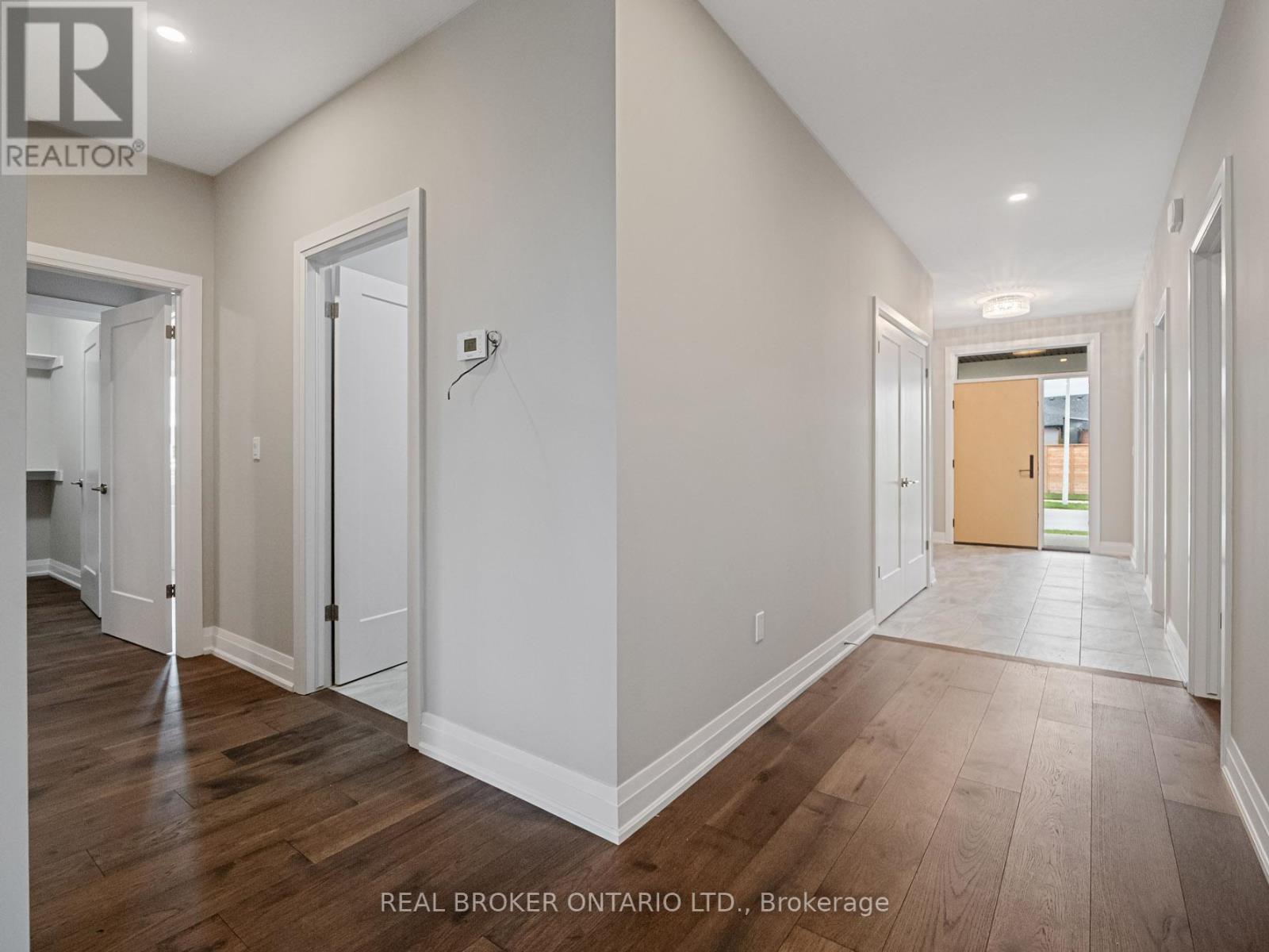 149 Willowbrook Drive, Welland, Ontario  L3C 0G2 - Photo 9 - X12930870