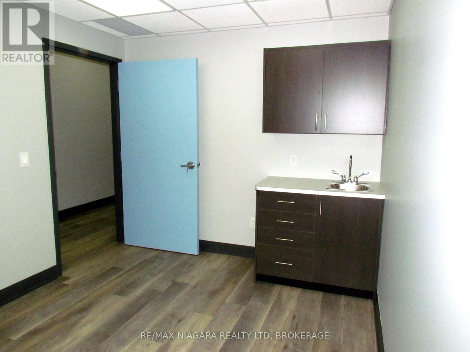 4374 Drummond Road, Niagara Falls, Ontario  L2E 6S3 - Photo 8 - X12930928