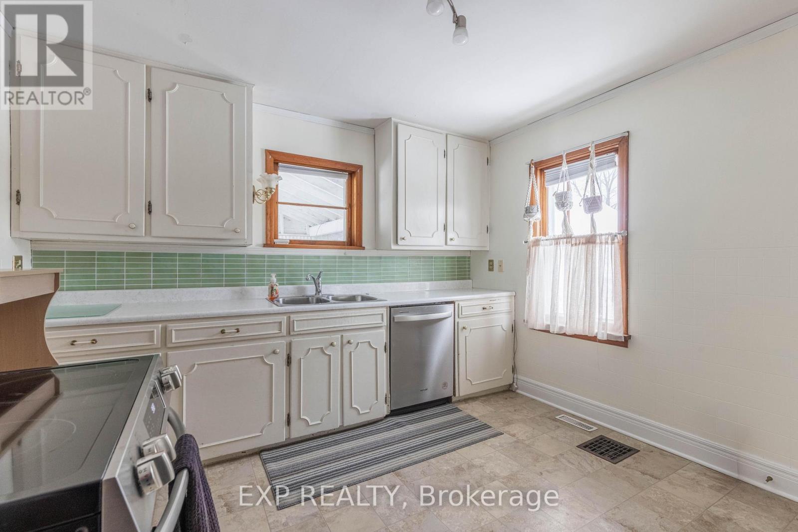 412 South Pelham Road, Welland, Ontario  L3C 3C6 - Photo 11 - X12931818