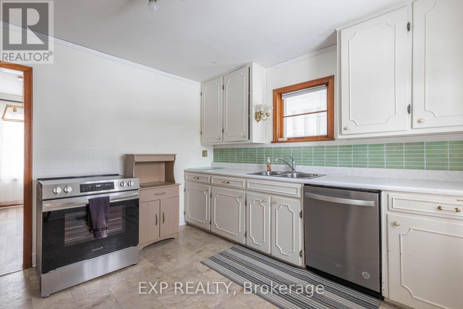 412 South Pelham Road, Welland, Ontario  L3C 3C6 - Photo 12 - X12931818