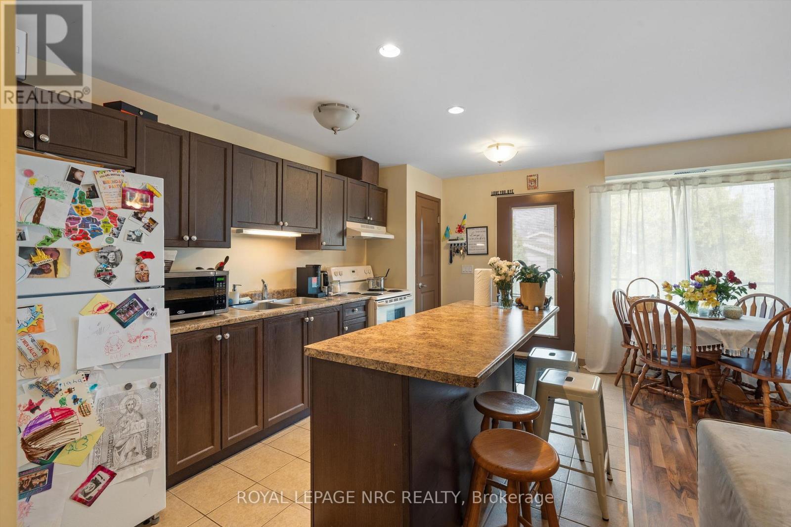 240 - 411 Lake Street, St. Catharines, Ontario  L2N 4H5 - Photo 6 - X12931862