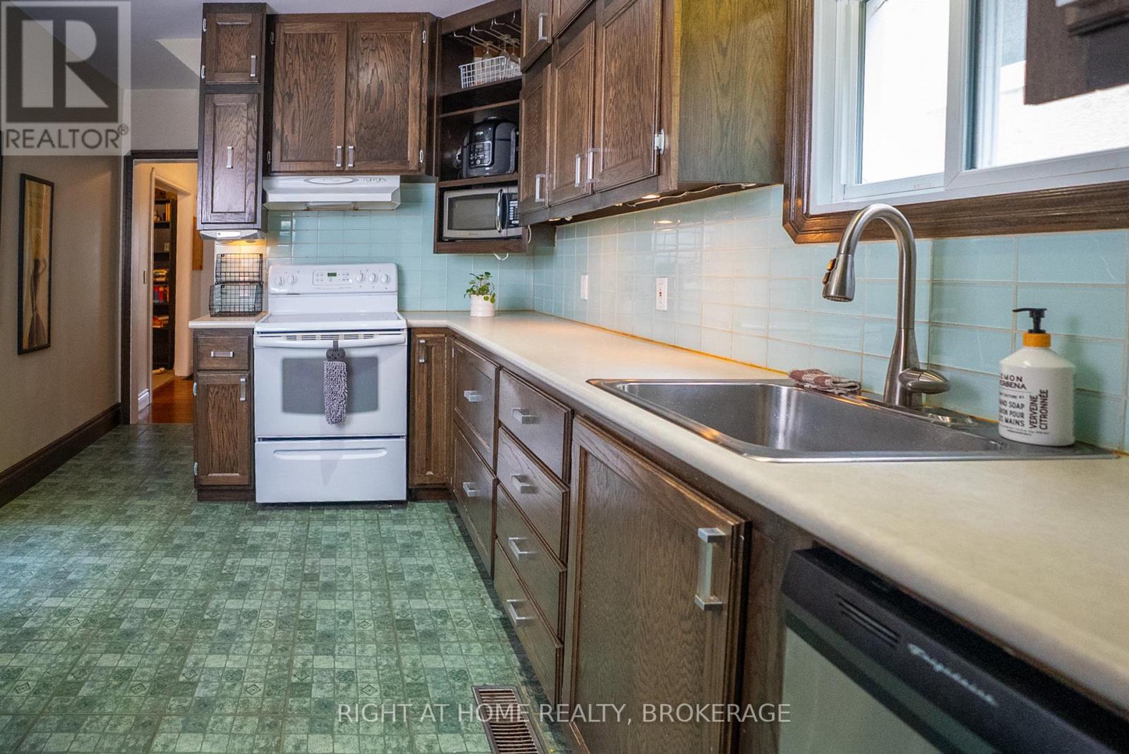 88 Chaplin Avenue, St. Catharines, Ontario  L2R 2E7 - Photo 12 - X12932092