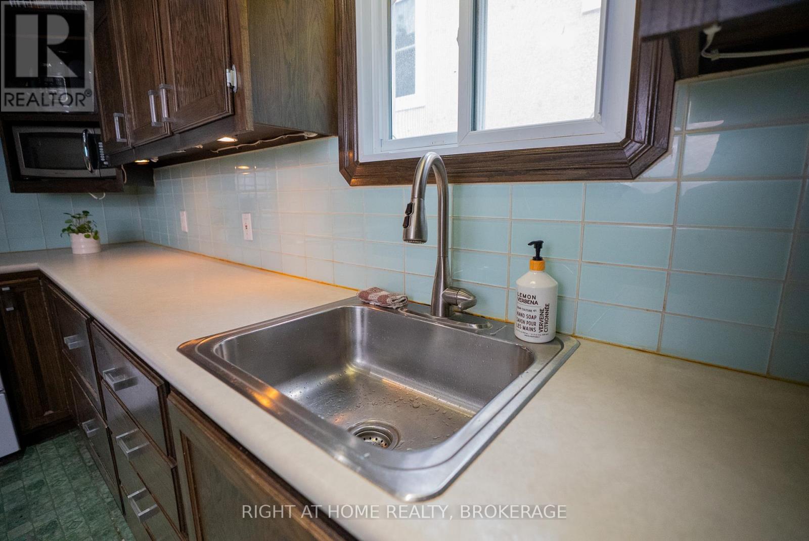 88 Chaplin Avenue, St. Catharines, Ontario  L2R 2E7 - Photo 14 - X12932092