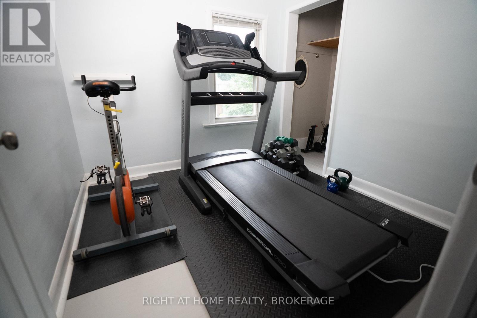 88 Chaplin Avenue, St. Catharines, Ontario  L2R 2E7 - Photo 24 - X12932092