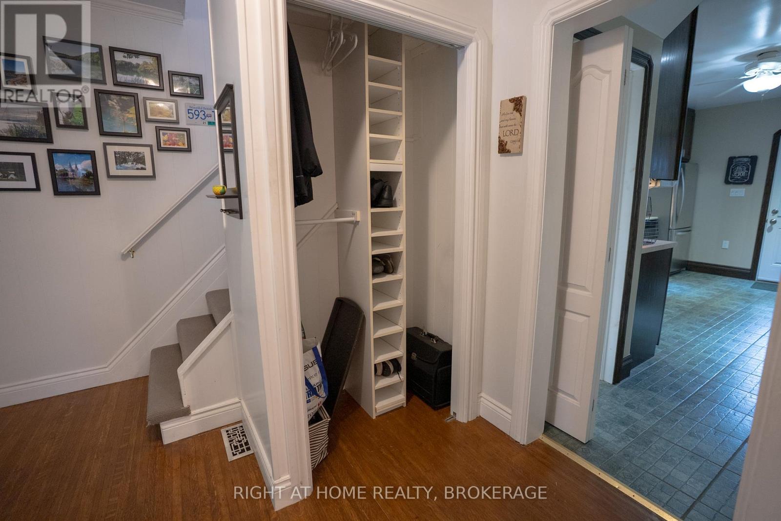 88 Chaplin Avenue, St. Catharines, Ontario  L2R 2E7 - Photo 7 - X12932092