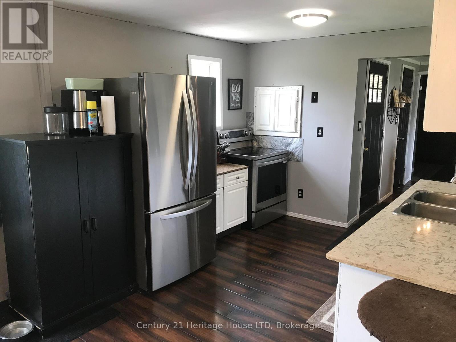 223 Bernard Avenue, Fort Erie, Ontario  L0S 1N0 - Photo 5 - X12932156