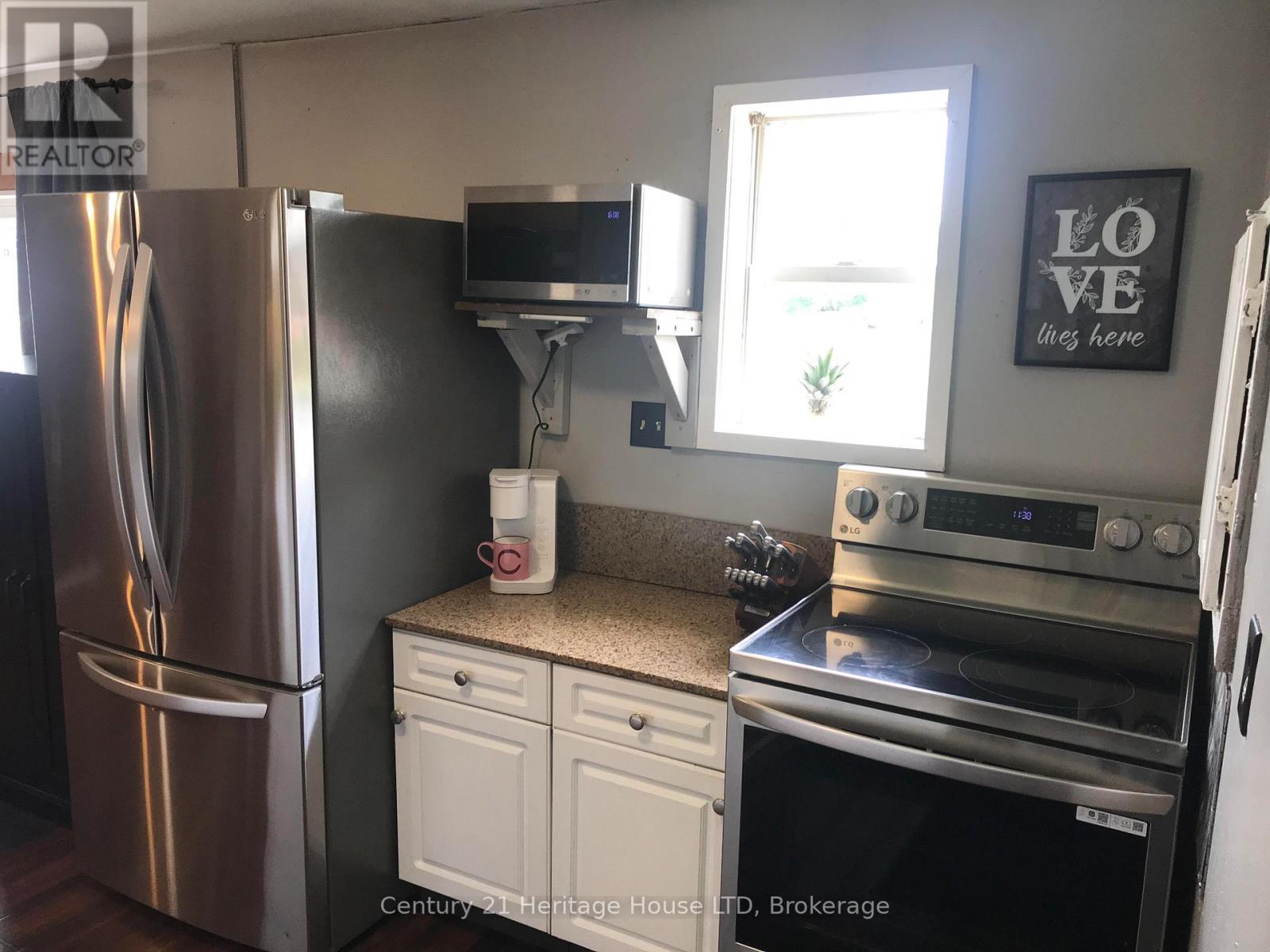 223 Bernard Avenue, Fort Erie, Ontario  L0S 1N0 - Photo 6 - X12932156