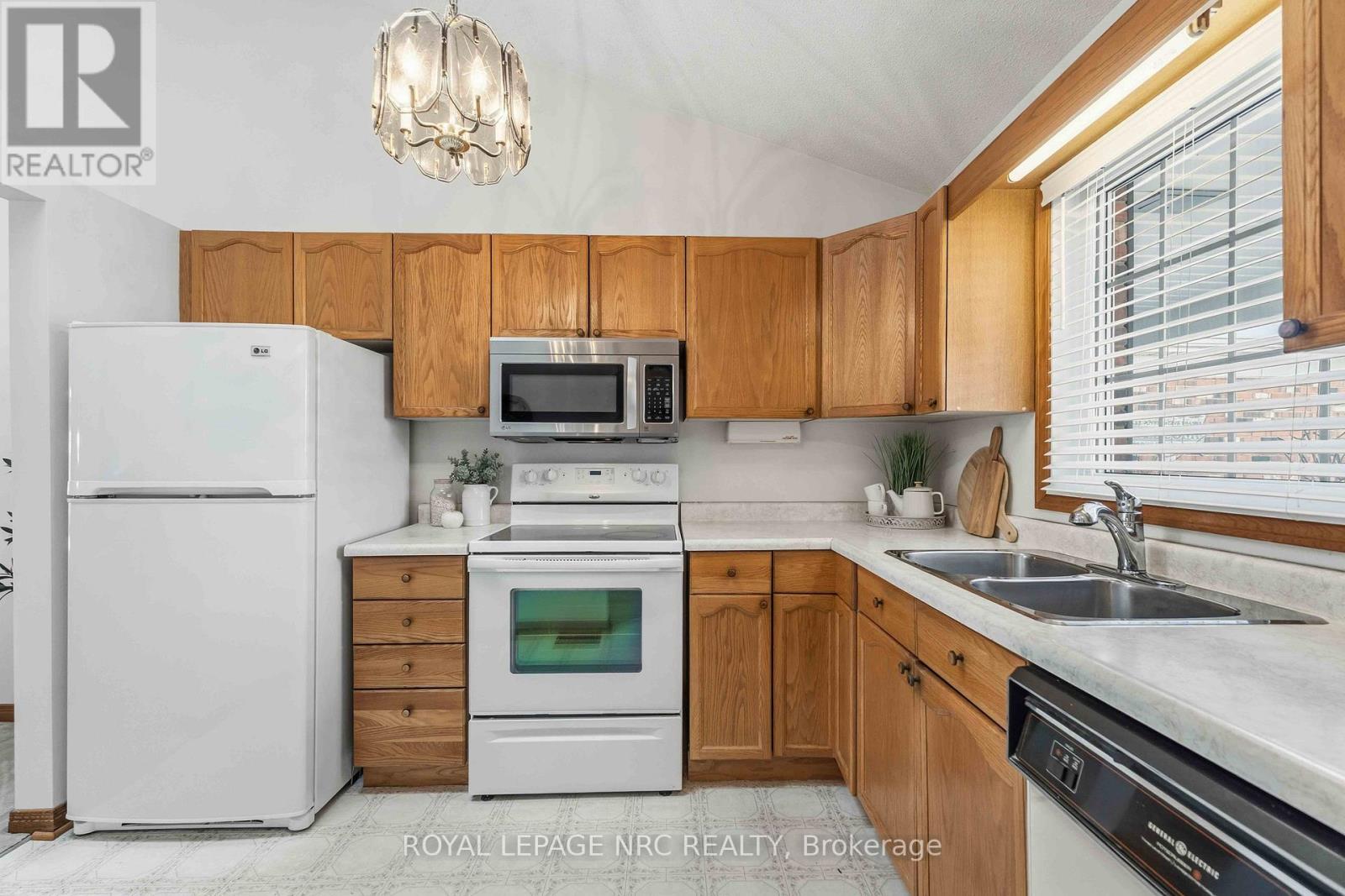 8 - 4115 Apple Blossom Lane, Lincoln, Ontario  L0R 2C0 - Photo 6 - X12932240