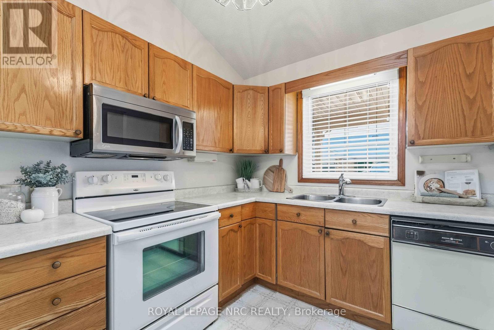 8 - 4115 Apple Blossom Lane, Lincoln, Ontario  L0R 2C0 - Photo 7 - X12932240