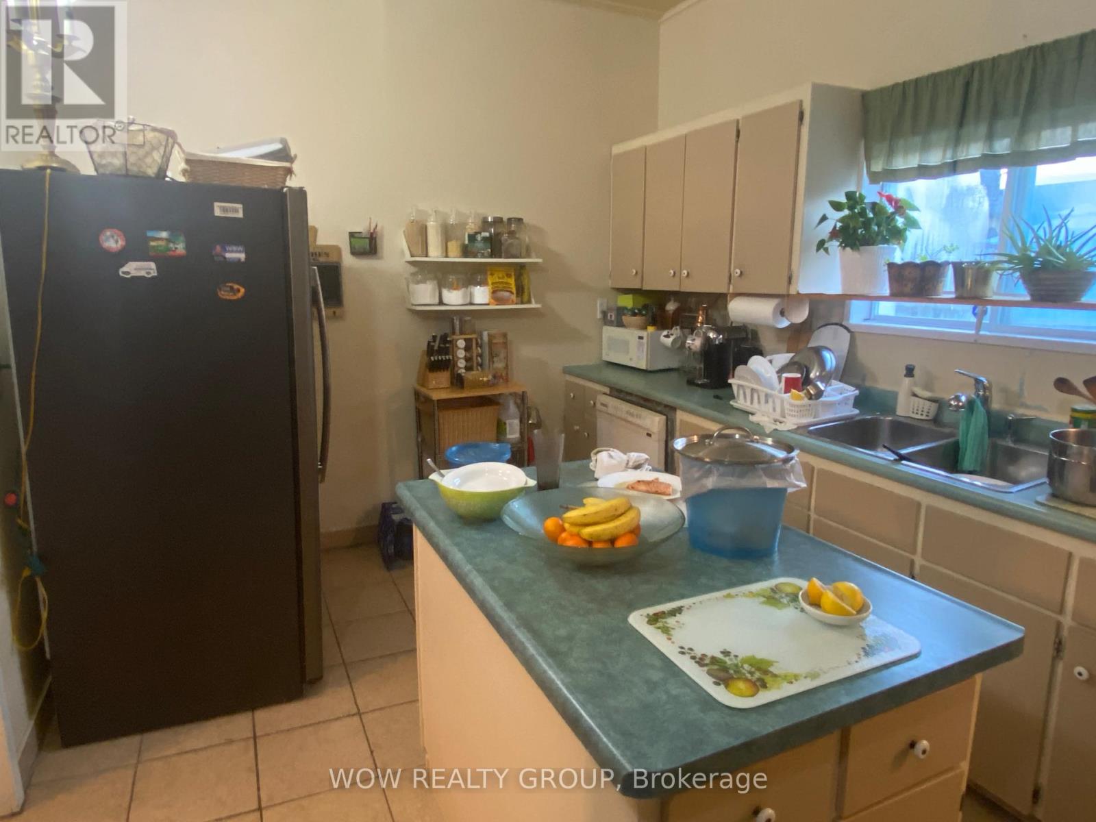 215 Broadway Avenue, Welland, Ontario  L3C 5L7 - Photo 10 - X12932406
