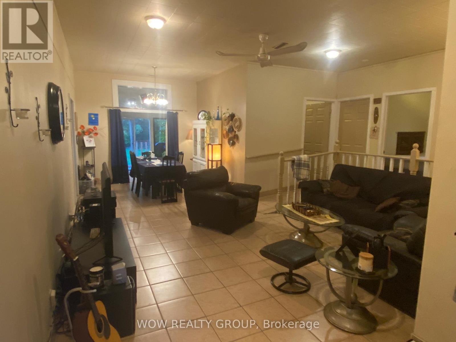 215 Broadway Avenue, Welland, Ontario  L3C 5L7 - Photo 4 - X12932406