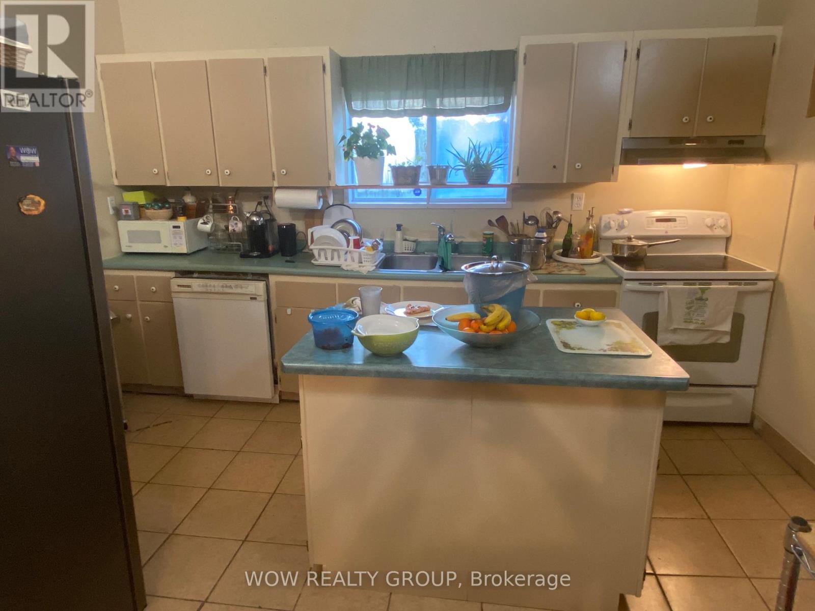 215 Broadway Avenue, Welland, Ontario  L3C 5L7 - Photo 8 - X12932406