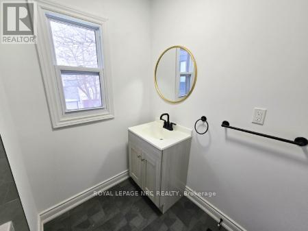Unit 2 - 129 Durham Street, Port Colborne, Ontario  L3K 1E1 - Photo 4 - X12932630