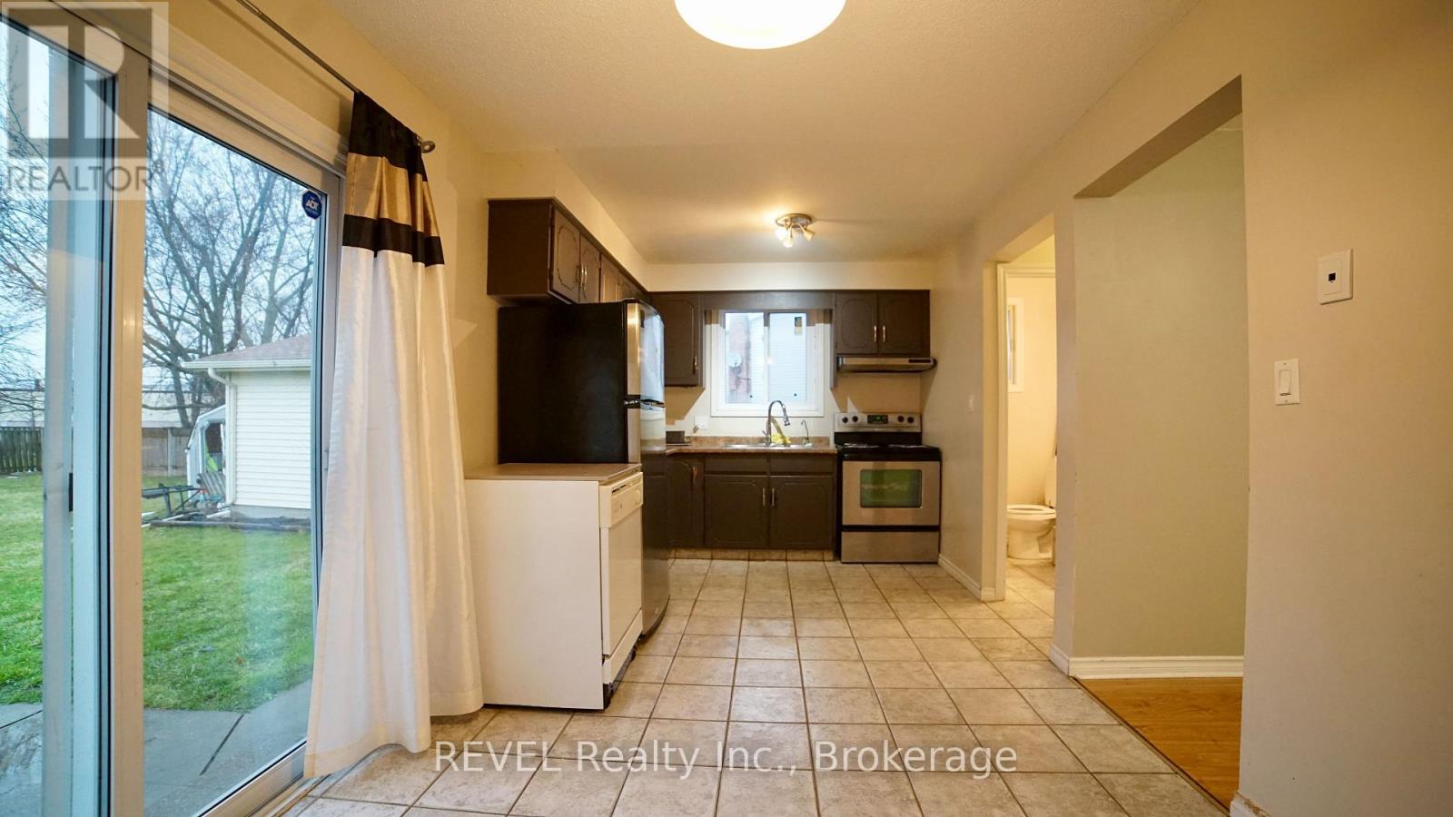 32 VINTAGE CRESCENT, St. Catharines, Ontario