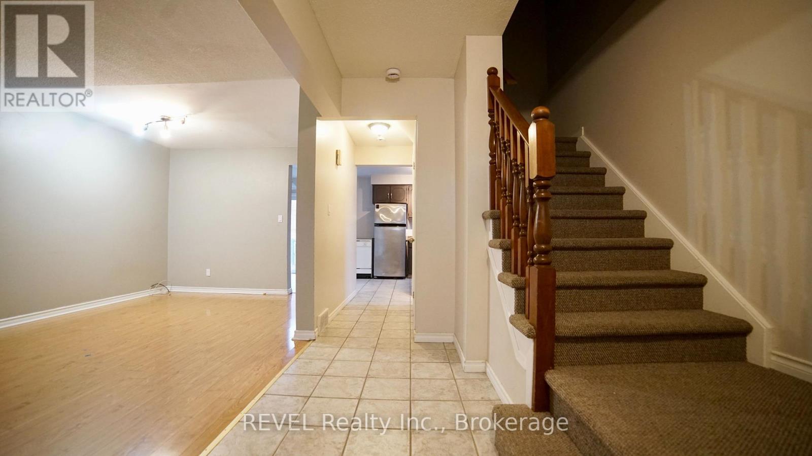 32 Vintage Crescent, St. Catharines, Ontario  L2S 3C3 - Photo 2 - X12939150