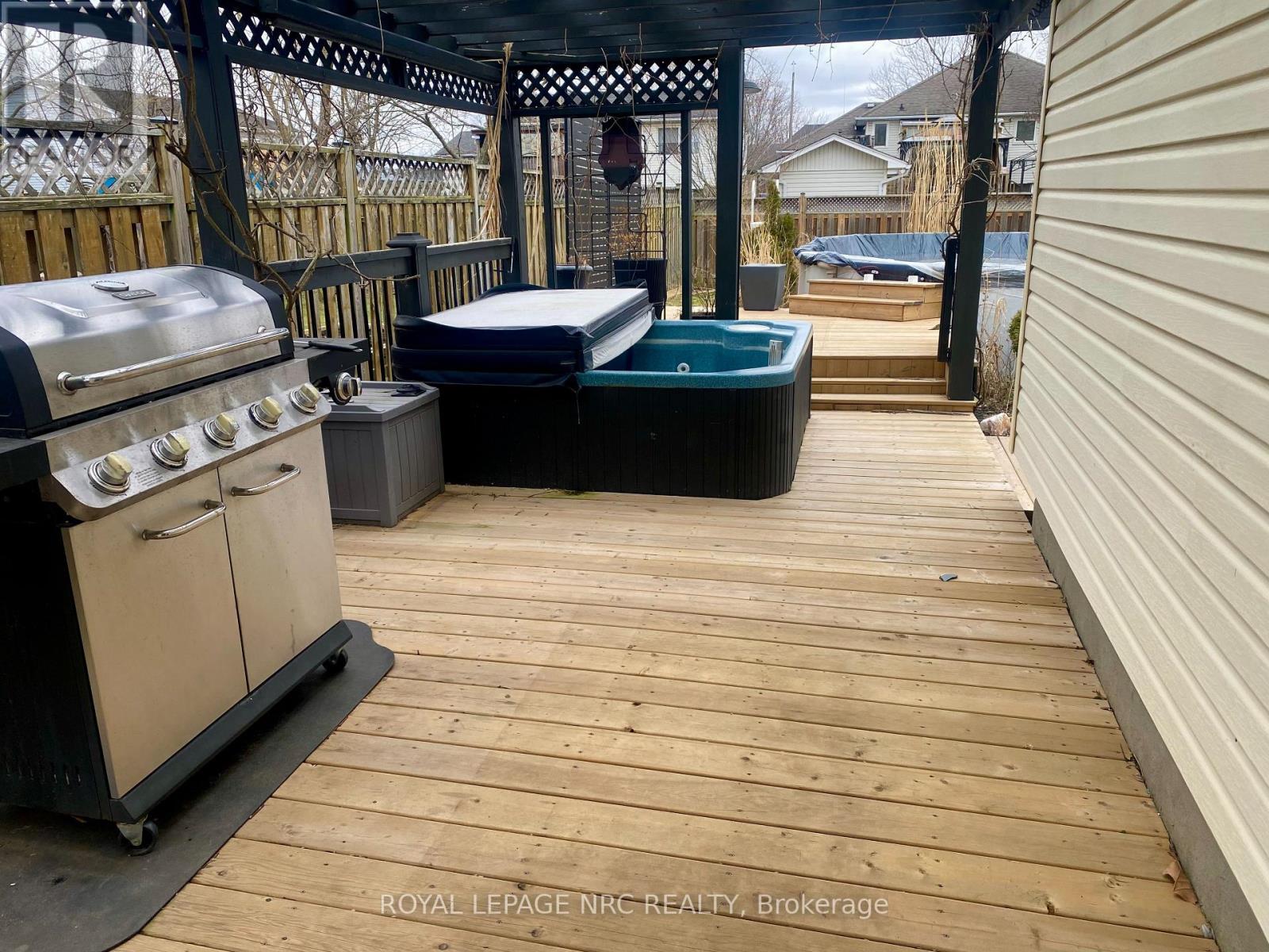 3681 Sussex Lane, Fort Erie, Ontario  L0S 1S0 - Photo 5 - X12939318