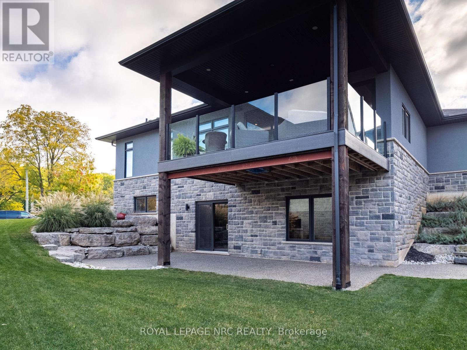 2 Fedorkow Lane, Niagara-On-The-Lake, Ontario  L0S 1P0 - Photo 39 - X12940376