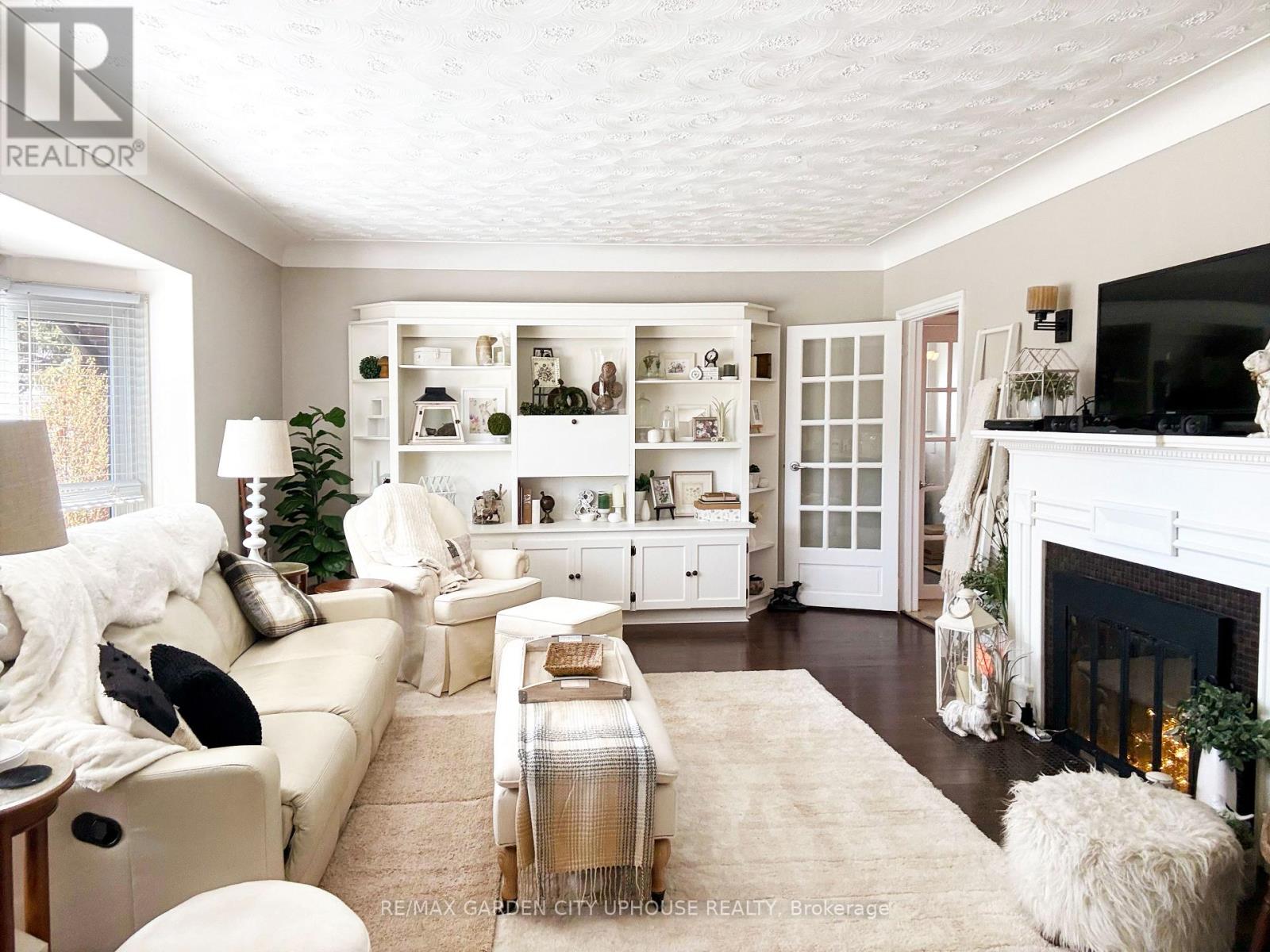 190 First Street Louth Street, St. Catharines, Ontario  L2S 0A6 - Photo 3 - X12940976