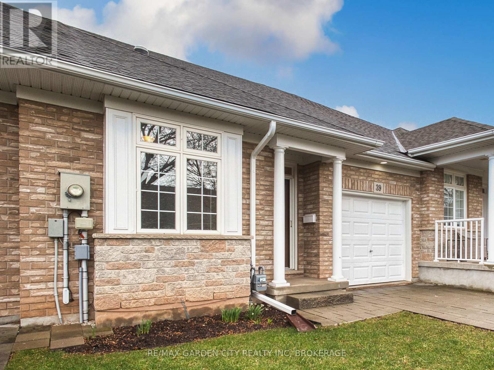 39 Vintners Lane, Grimsby, Ontario  L3M 5N7 - Photo 5 - X12942418